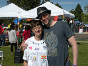 Jill Mendlen, Board Chair of the LightBridge Hospice Community Foundation and Founder, CEO and President of LightBridge Hospice with oncologist Steven Eisenberg, the “singing” doctor.